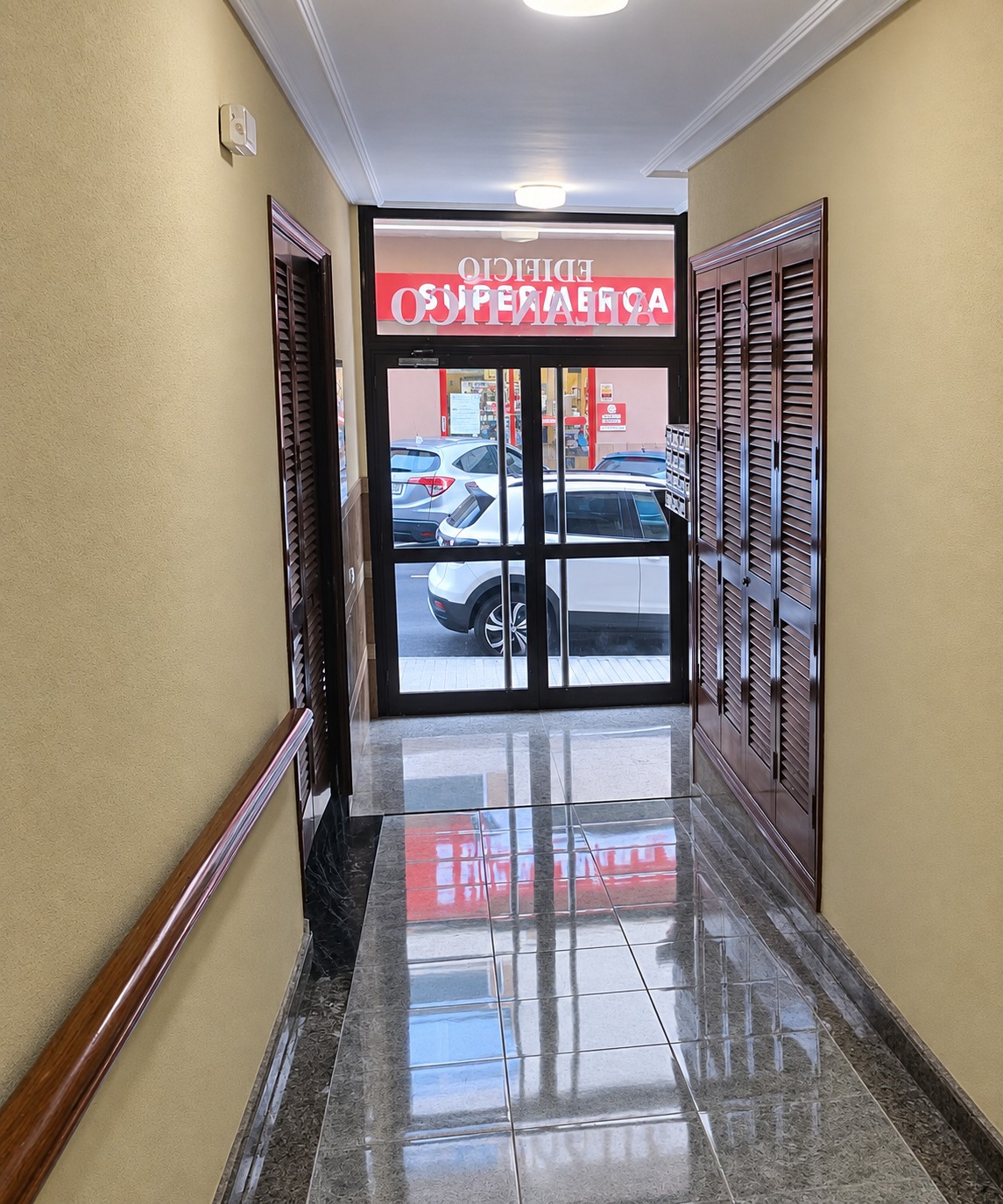 Pasillo de entrada del Edificio Atlántico