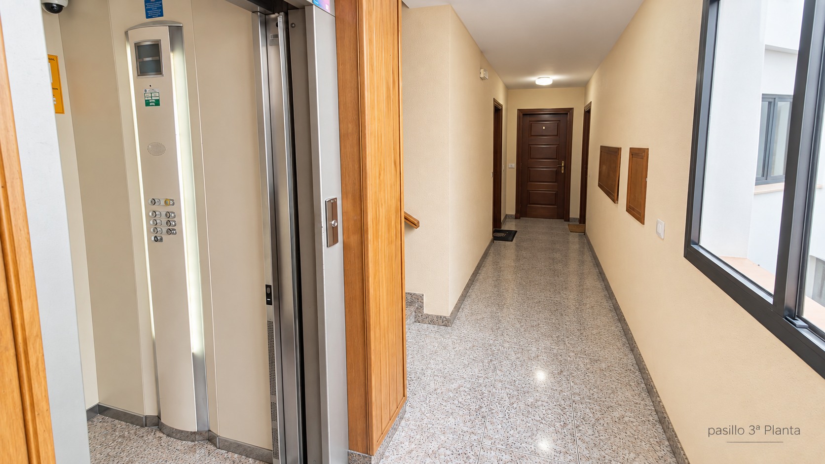 Pasillo de la tercera planta del Edificio Atlántico